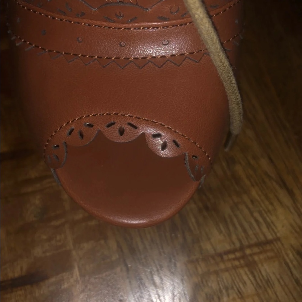 Guess - Picture 8 of 8